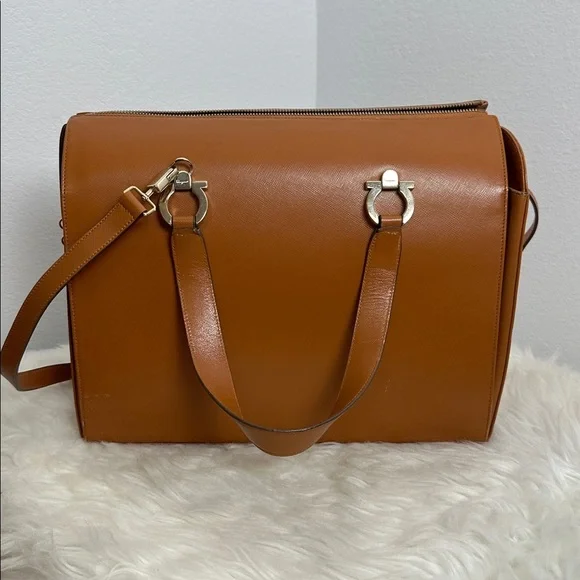 💯 Authentic Salvatore Ferragamo Boston Bag Leather🍀 - Picture 5 of 17